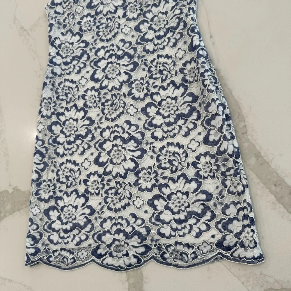 Lauren Ralph Lauren Floral Lace Sheath Dress Women’s 10 Blue/White Scalloped Hem - Picture 2 of 9